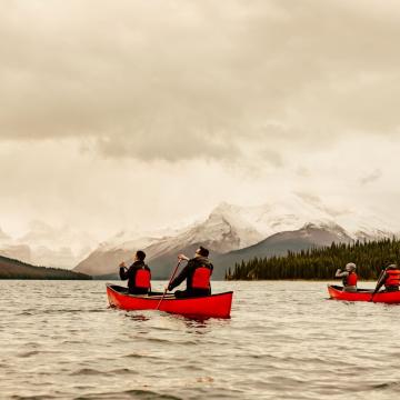 canoeing at lake louise